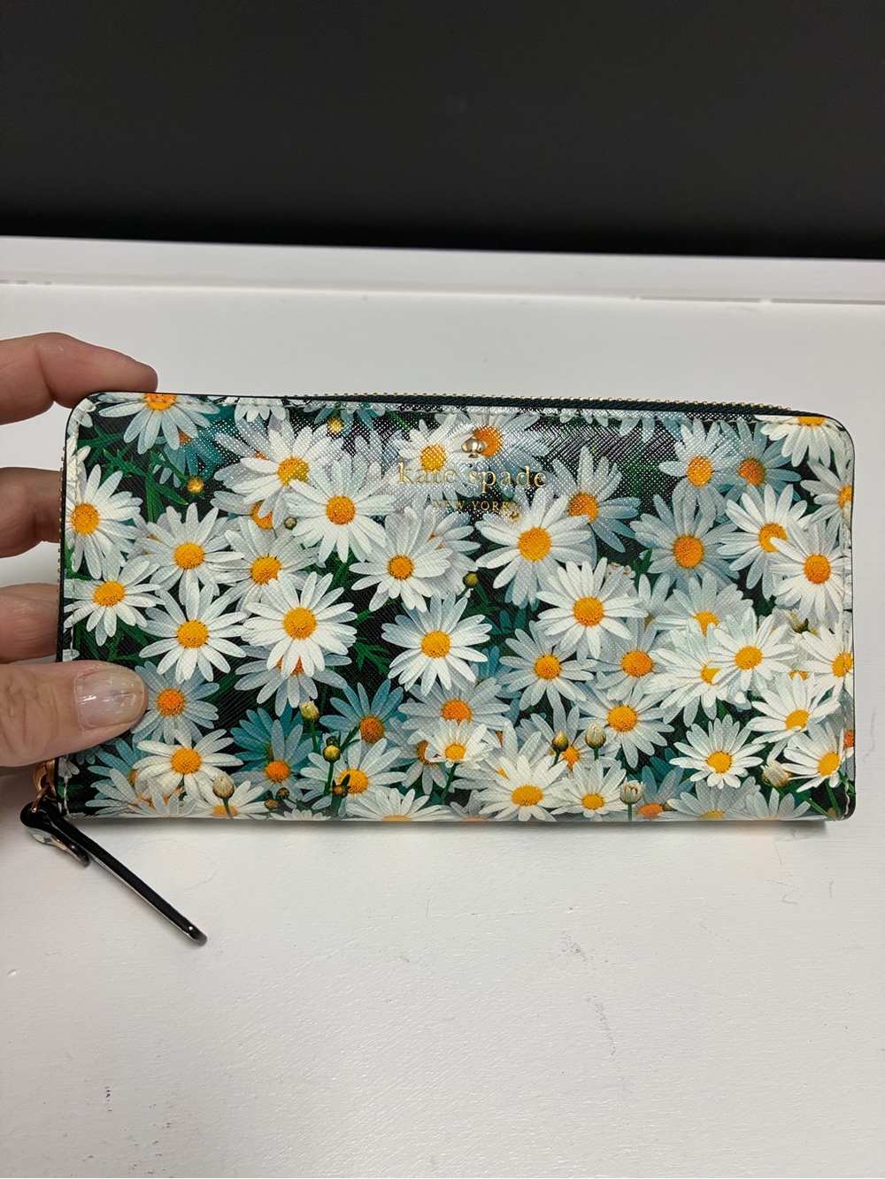 Kate Spade New York Never Used Daisy Zip Around Wallet